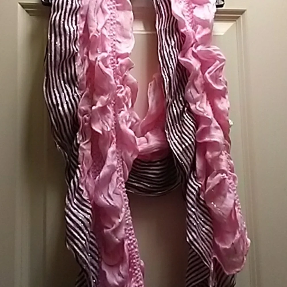 Scrunched scarf - Picture 1 of 2